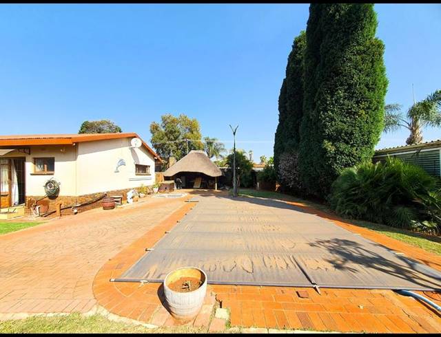 4 BEDROOM HOUSE FOR SALE IN THE ORCHARDS